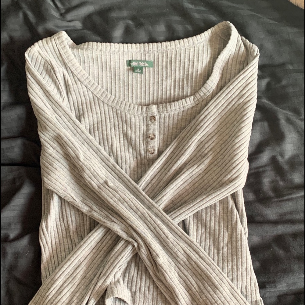 grey cropped long sleeve